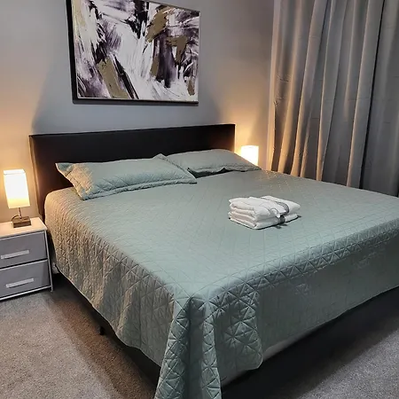 Private King Bedroom, Downtown Columbus